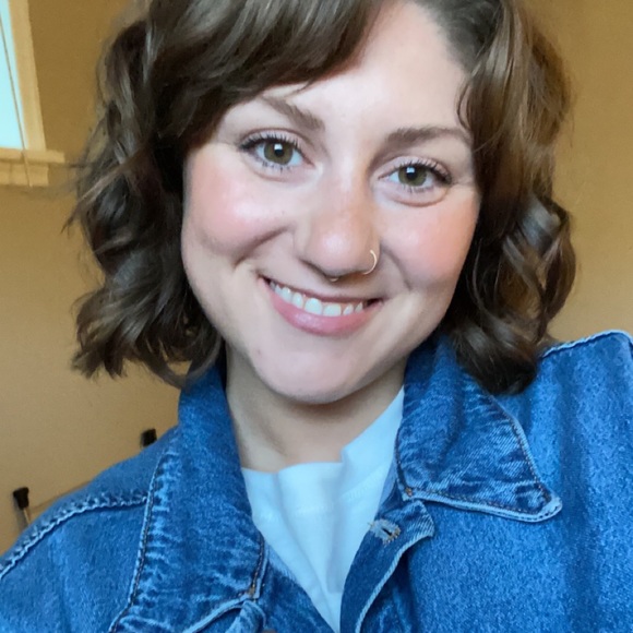 Meet your Posher, Kelsey - Picture 2 of 2